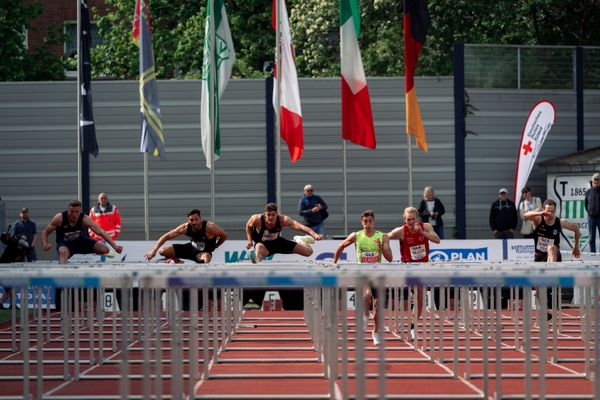 Nico Beckers (LAV Bayer Uerdingen/Dormagen), Tim Nowak (SSV Ulm 1846), Marcel Meyer (Hannover 96), Simon Ehammer (SUI), Marcus Nilsson (SWE), Luca Dieckmann (SSV Ulm 1846) ueber 110m Huerden am 08.05.2022 beim Stadtwerke Ratingen Mehrkampf-Meeting 2022 in Ratingen